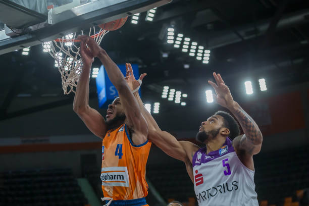 而曼城正在 而曼城正在